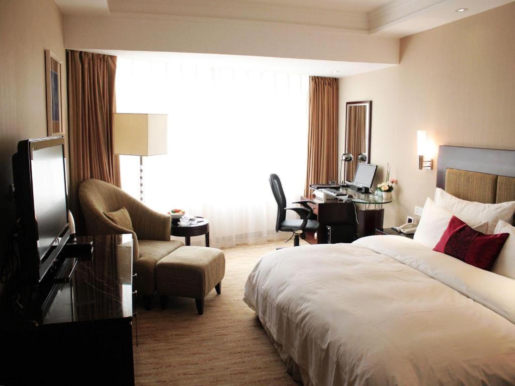Hubei Poly Hotel Wuhan Exterior photo