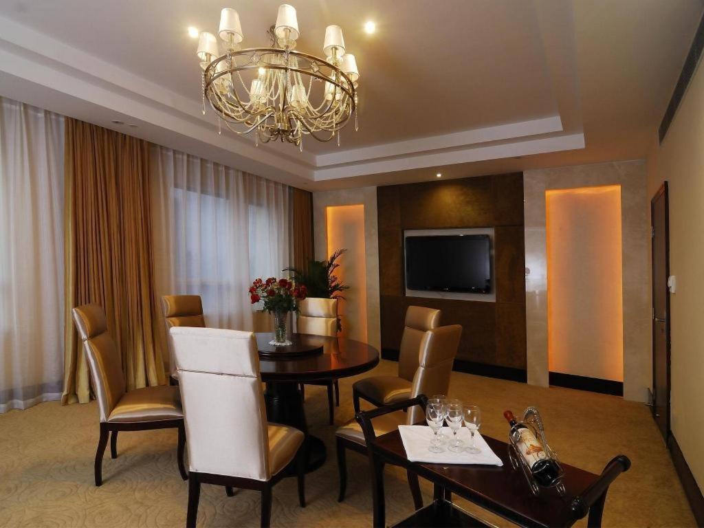 Hubei Poly Hotel Wuhan Exterior photo