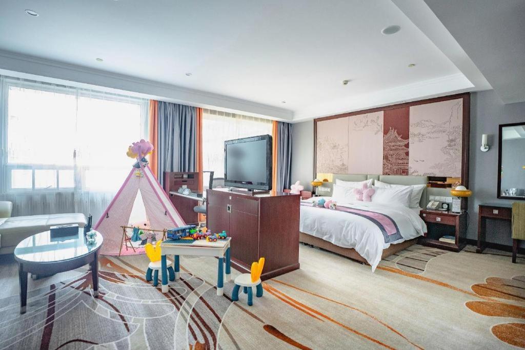 Hubei Poly Hotel Wuhan Exterior photo