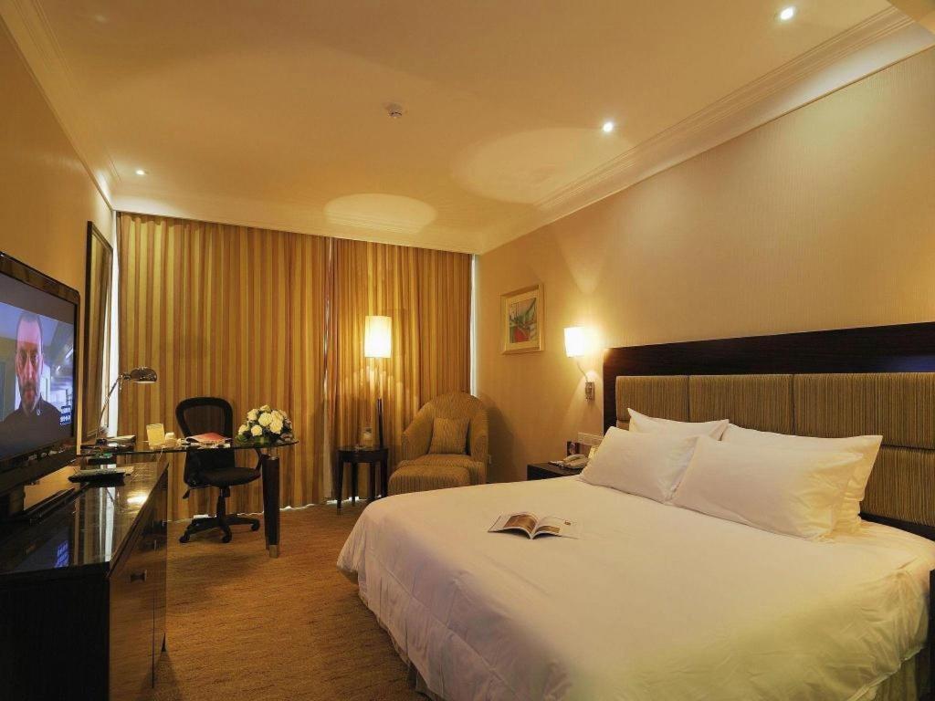 Hubei Poly Hotel Wuhan Exterior photo